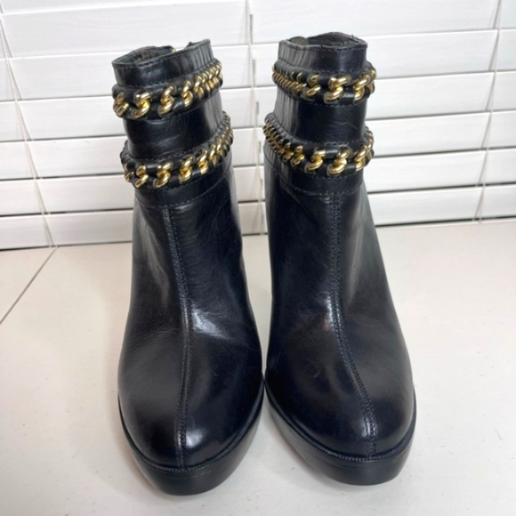 Tory Burch Lysa Leather Chain Sz 10 Ankle Boots - Picture 3 of 16